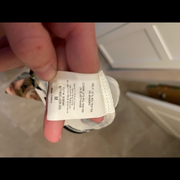 Lush floral skirt. - Picture 5 of 5